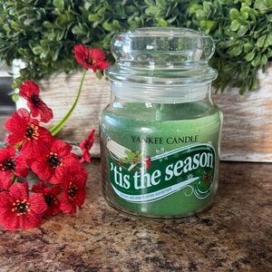 Yankee Candle 'Tis the Season Green Candle